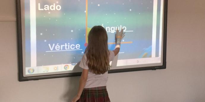 Emergya dona ordenadores al colegio Ruemy de Sevilla