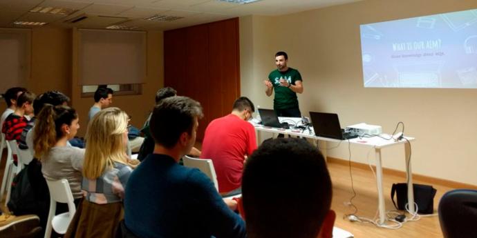 Éxito de la primera charla del SevillaQA