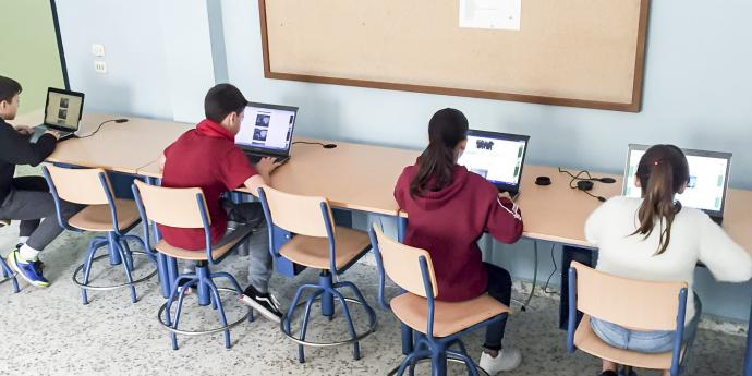 Un colegio de Cádiz da nueva vida a los ordenadores donados por Emergya